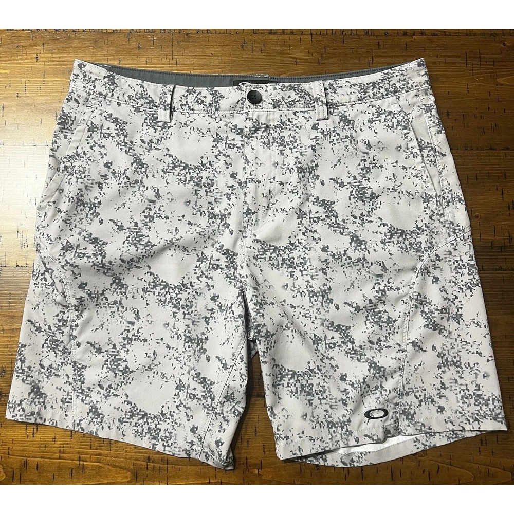 Oakley Golf Performance Reduct Hybrid Shorts Men's 34 Gray Camo Digital Print